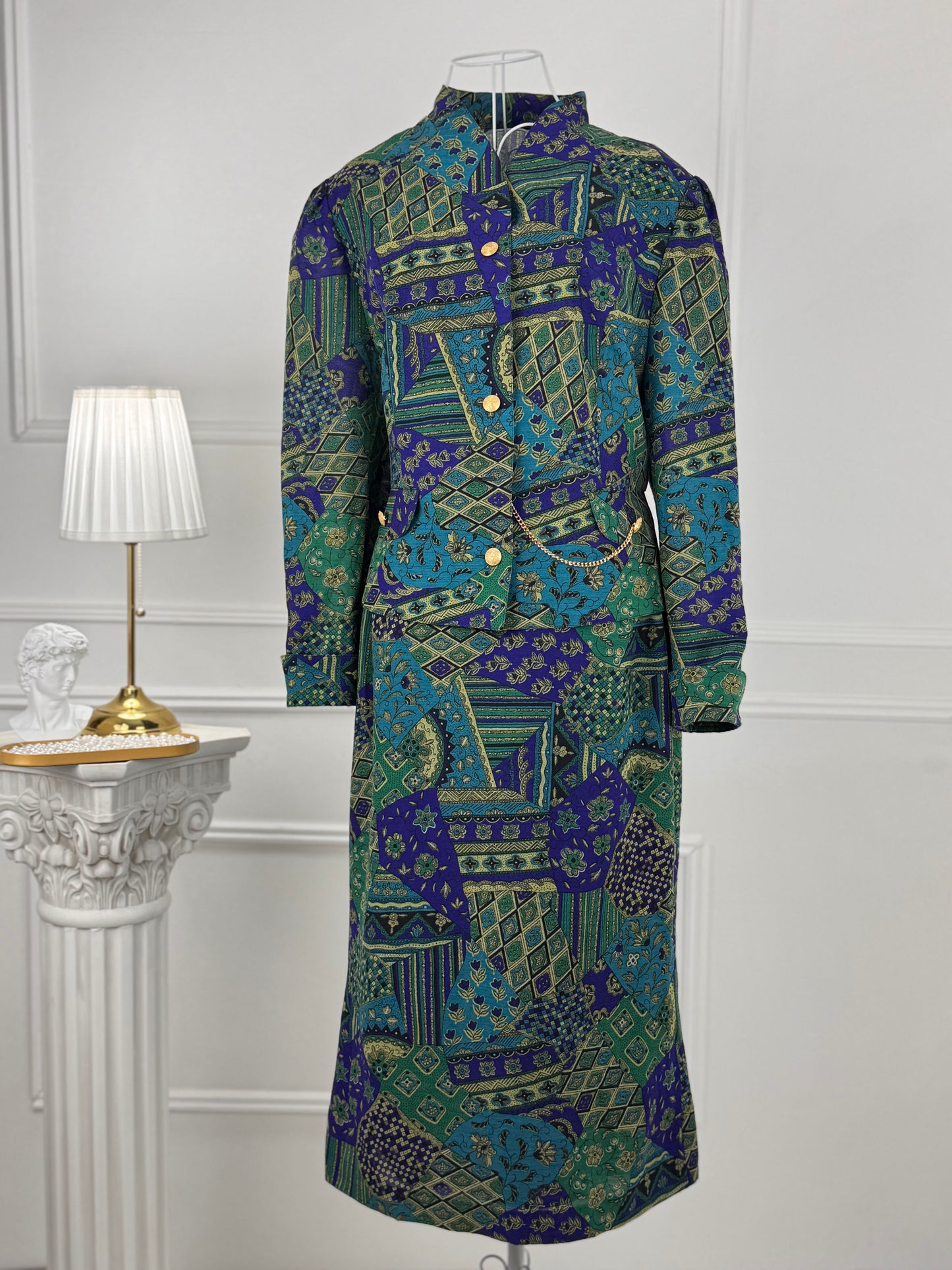 Costum vintage cu fustă