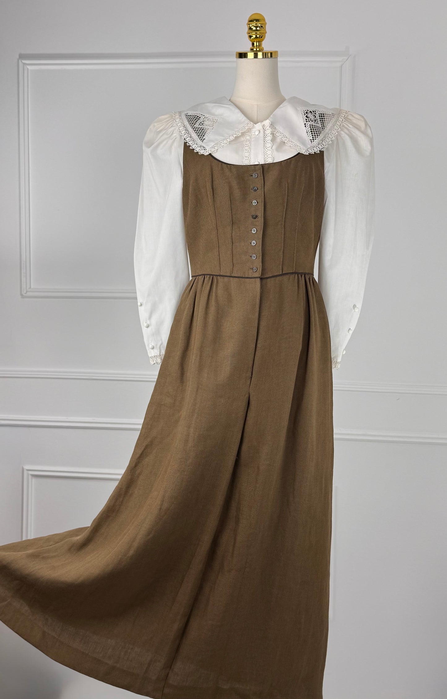 Rochie cu nasturi din in