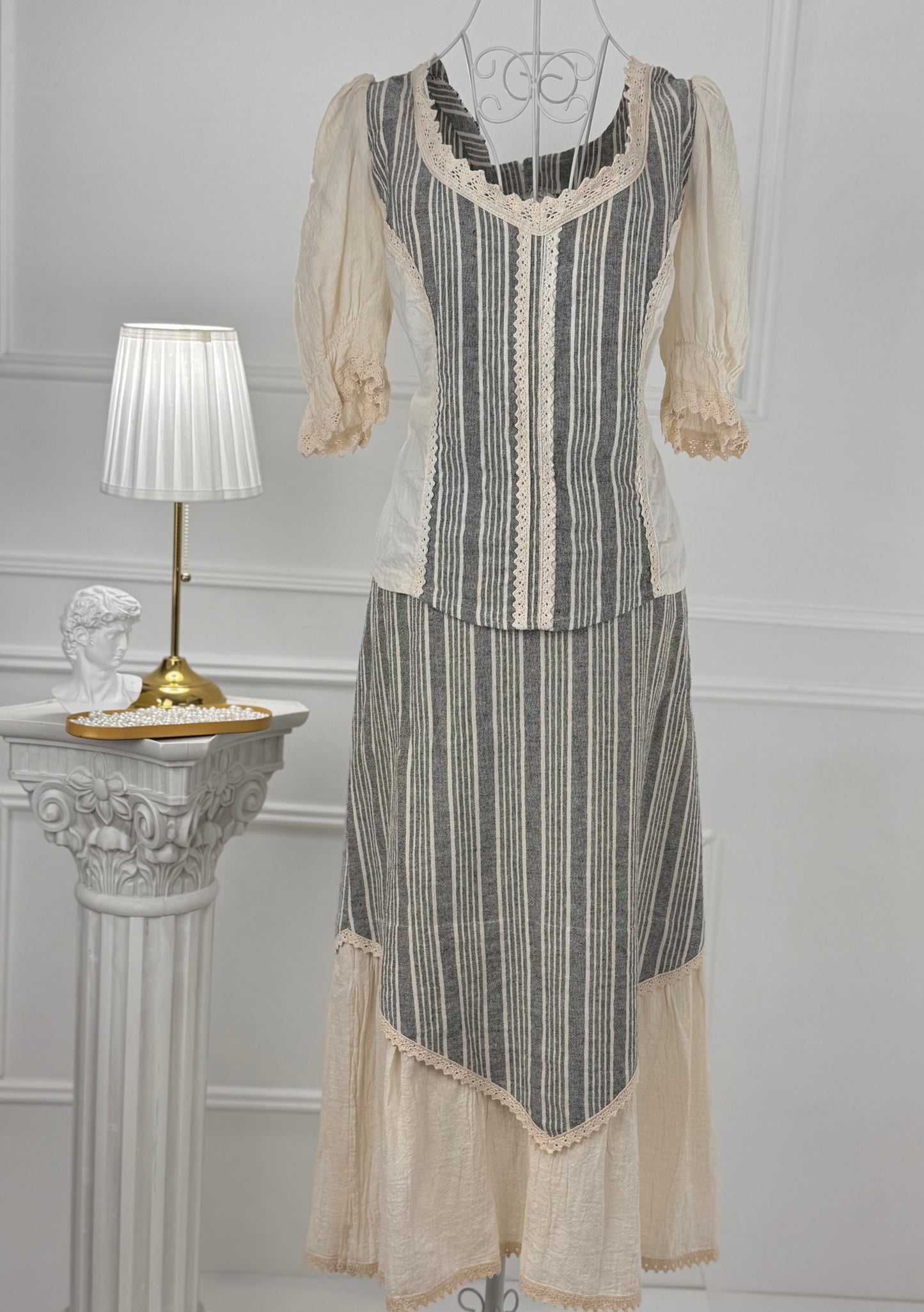 Costum cu fustă vintage