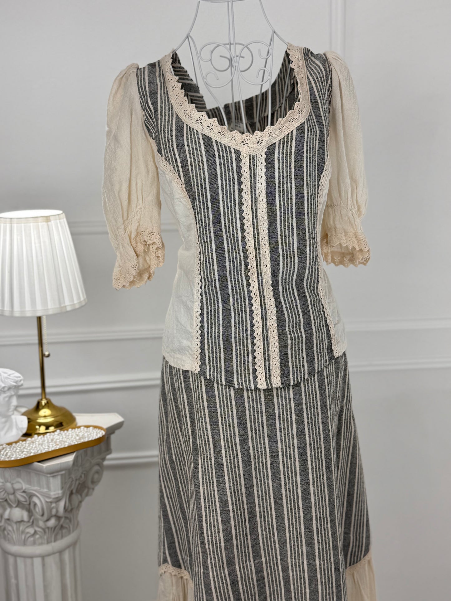 Costum cu fustă vintage