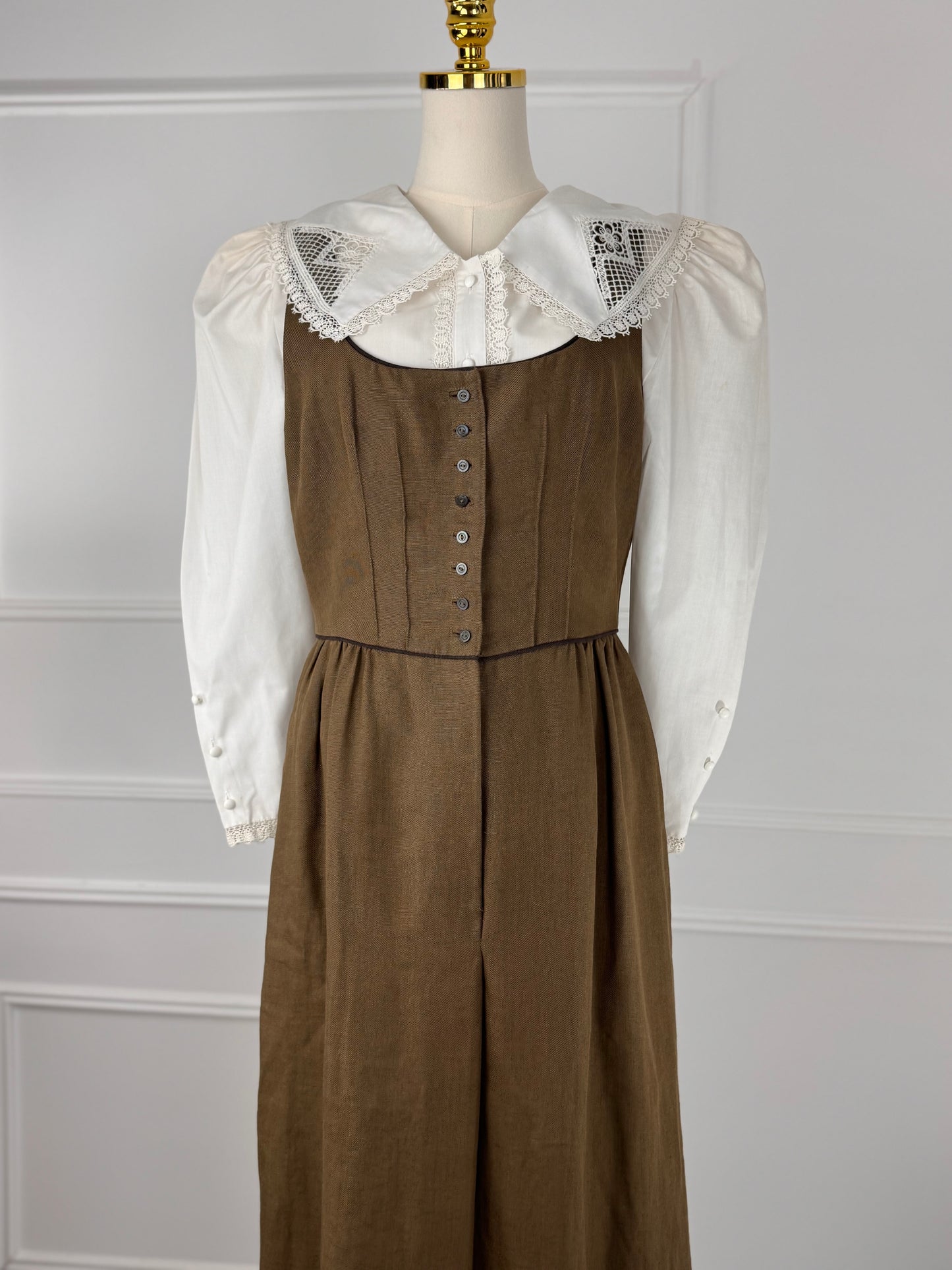 Rochie cu nasturi din in