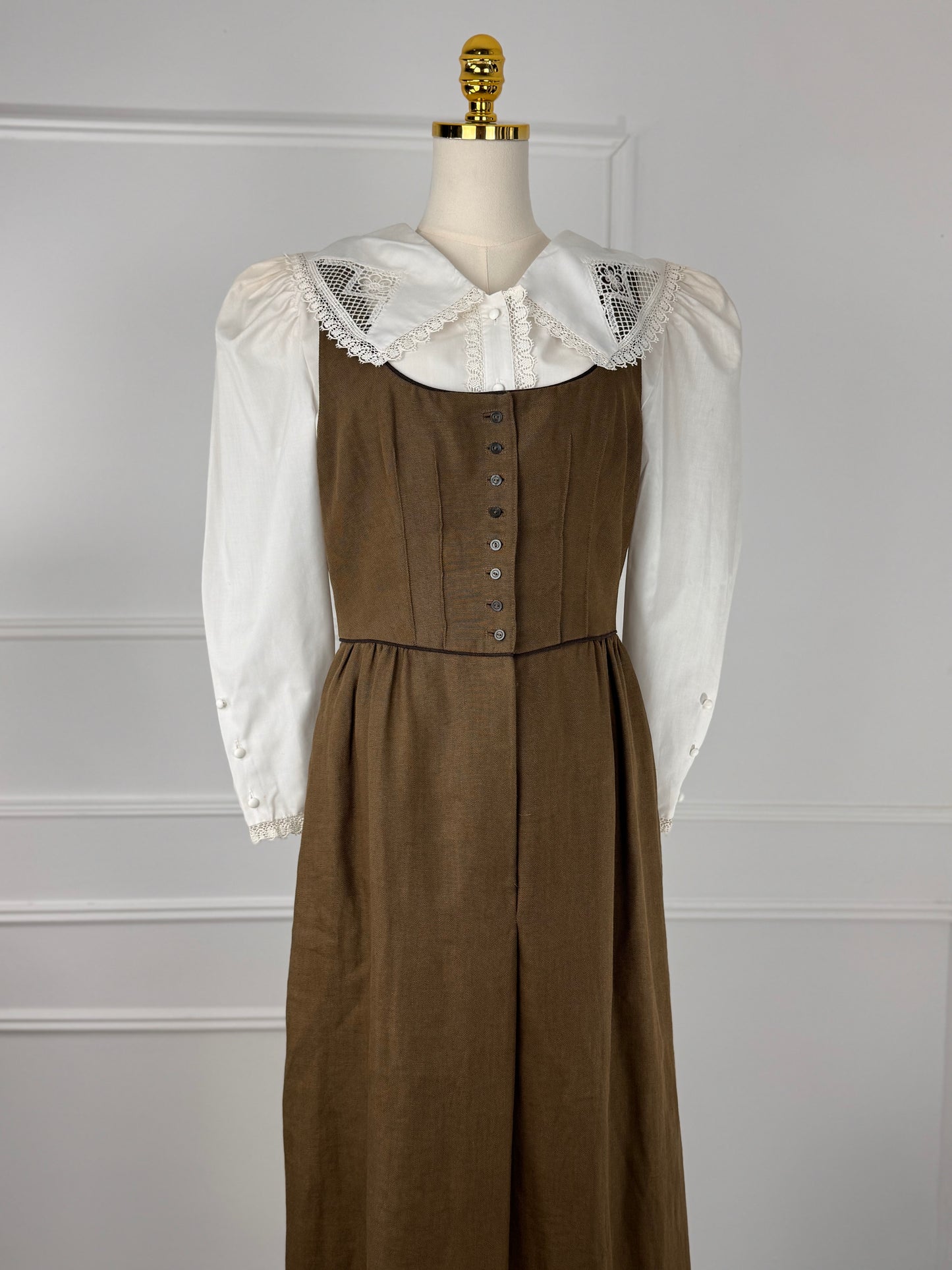 Rochie cu nasturi din in