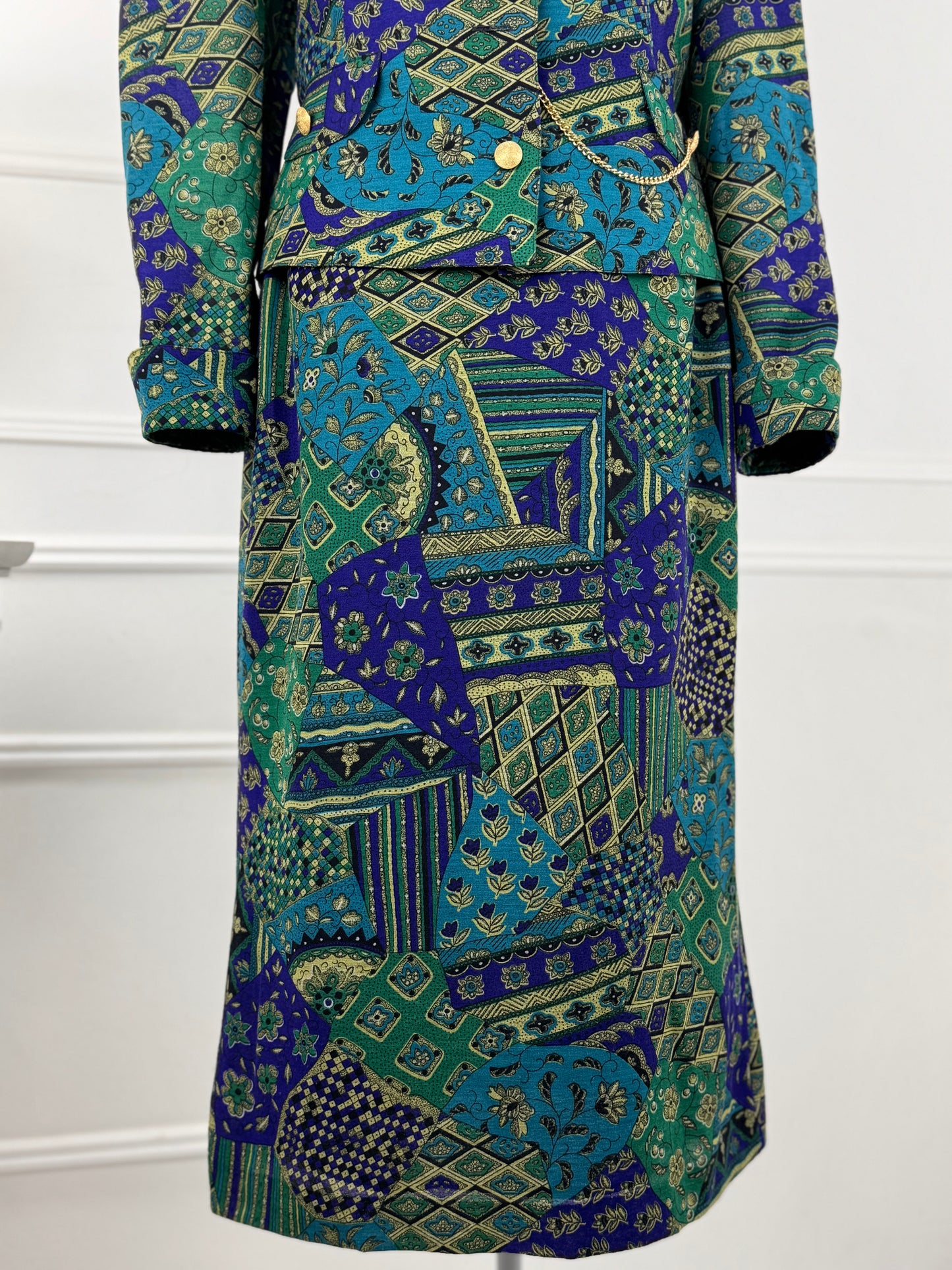 Costum vintage cu fustă