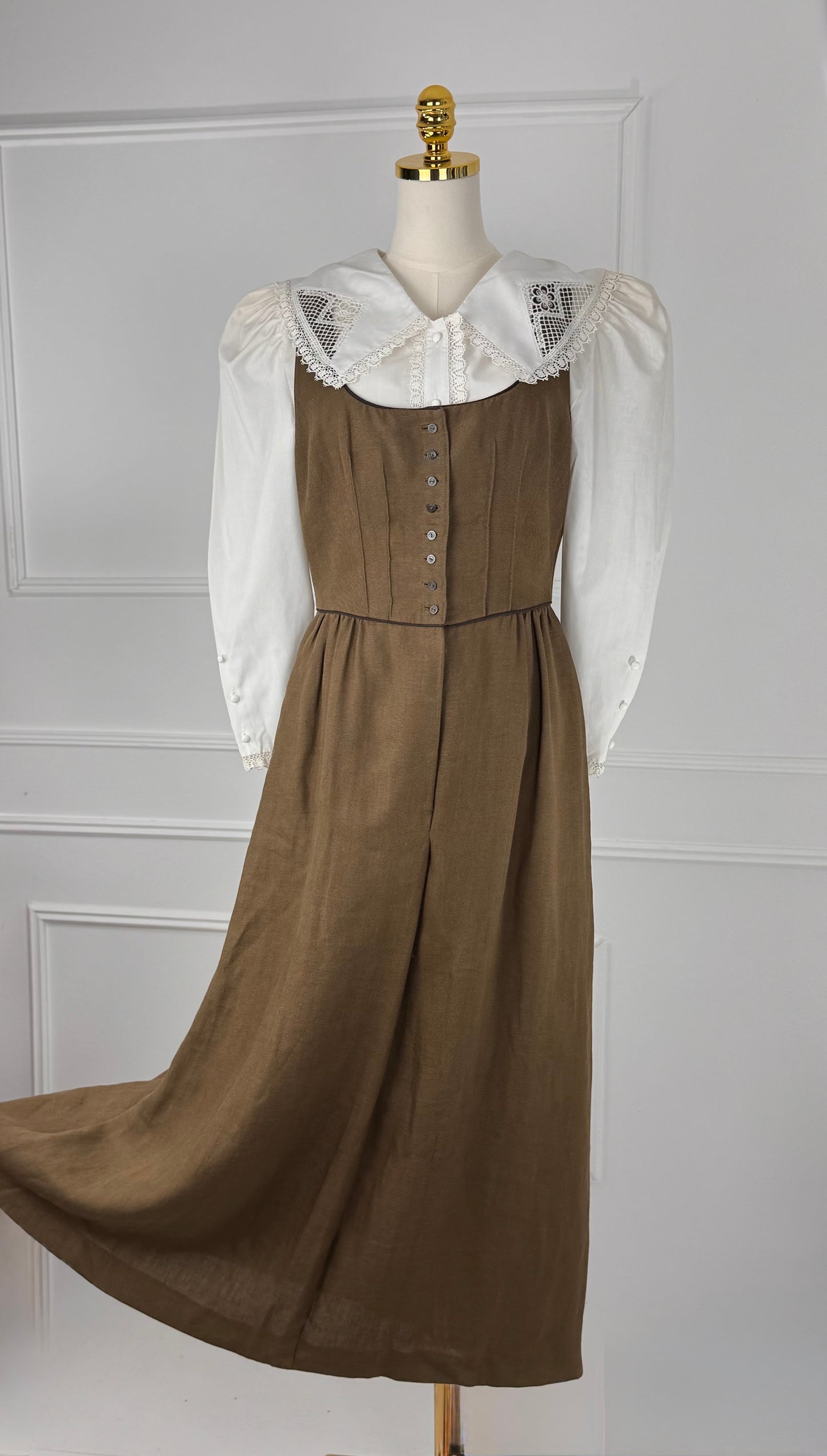 Rochie cu nasturi din in