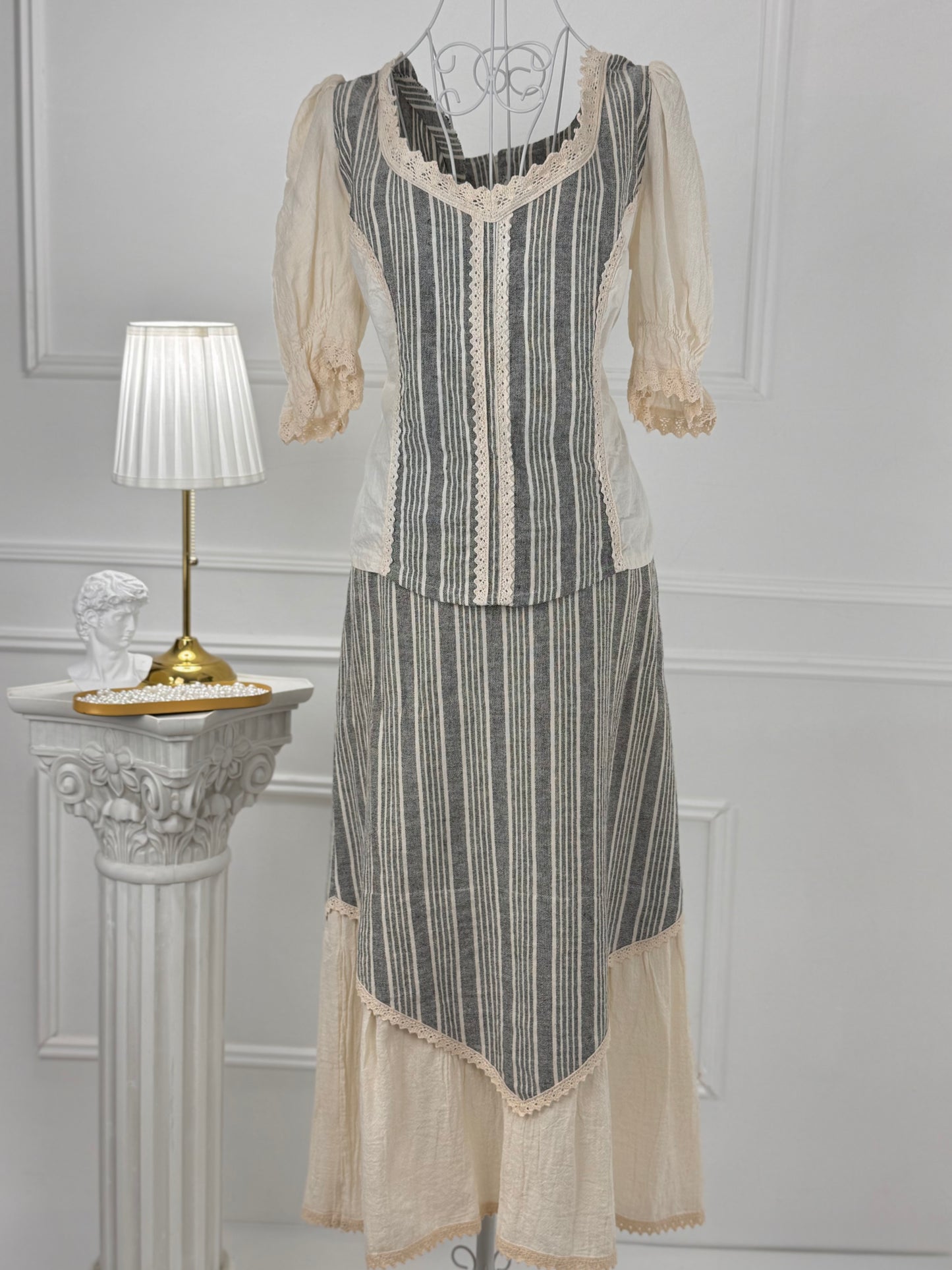 Costum cu fustă vintage