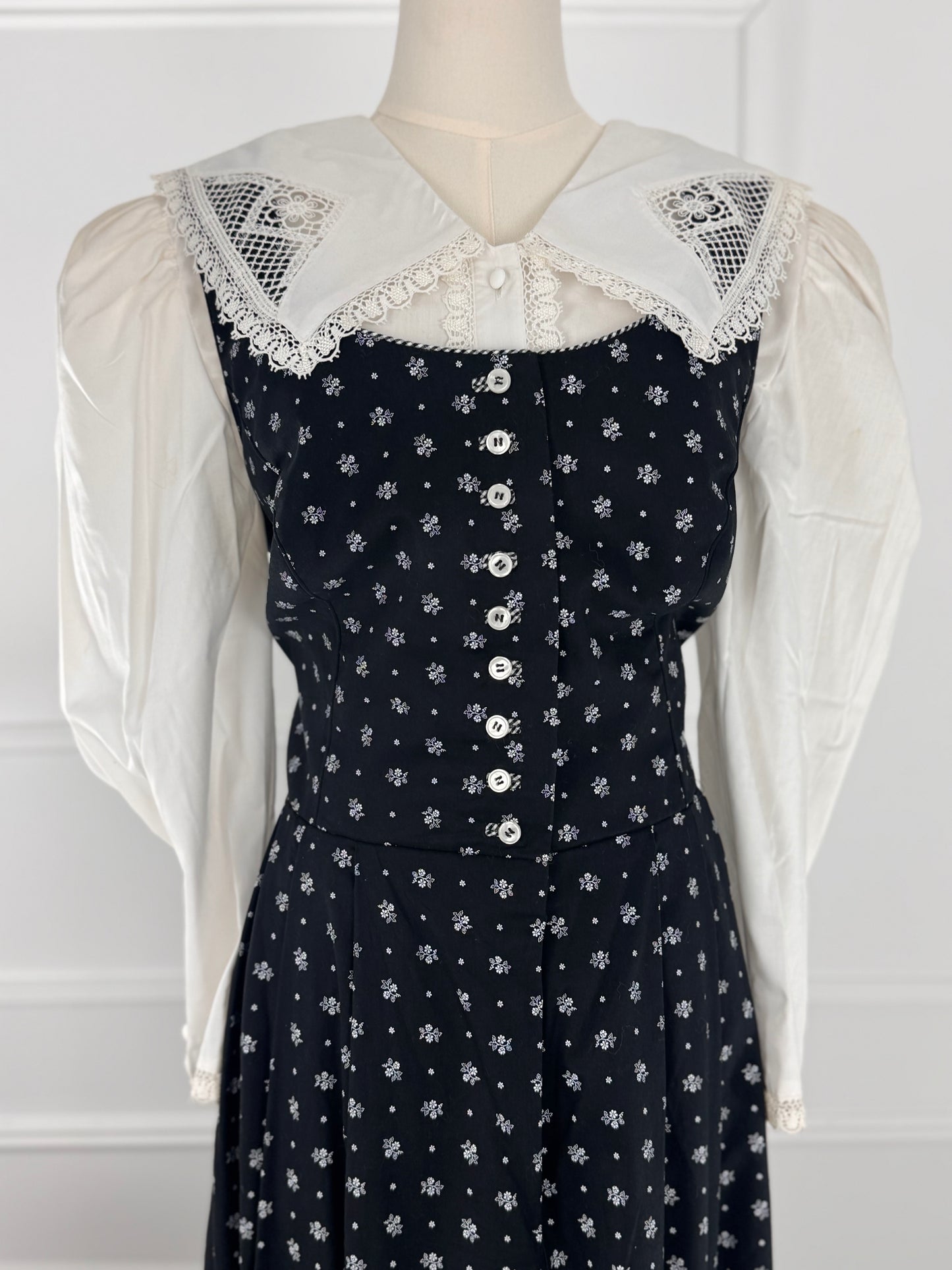 Rochie Dirndl cu nasturi
