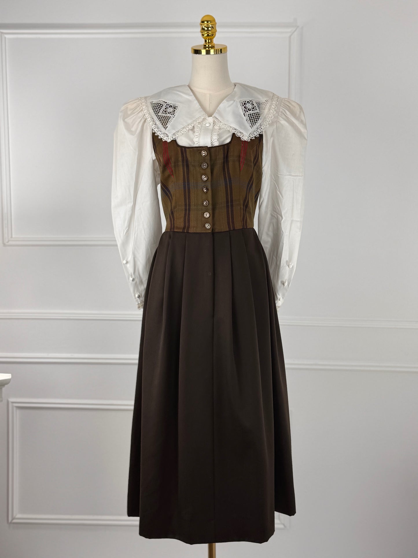 Rochie vintage cu nasturi