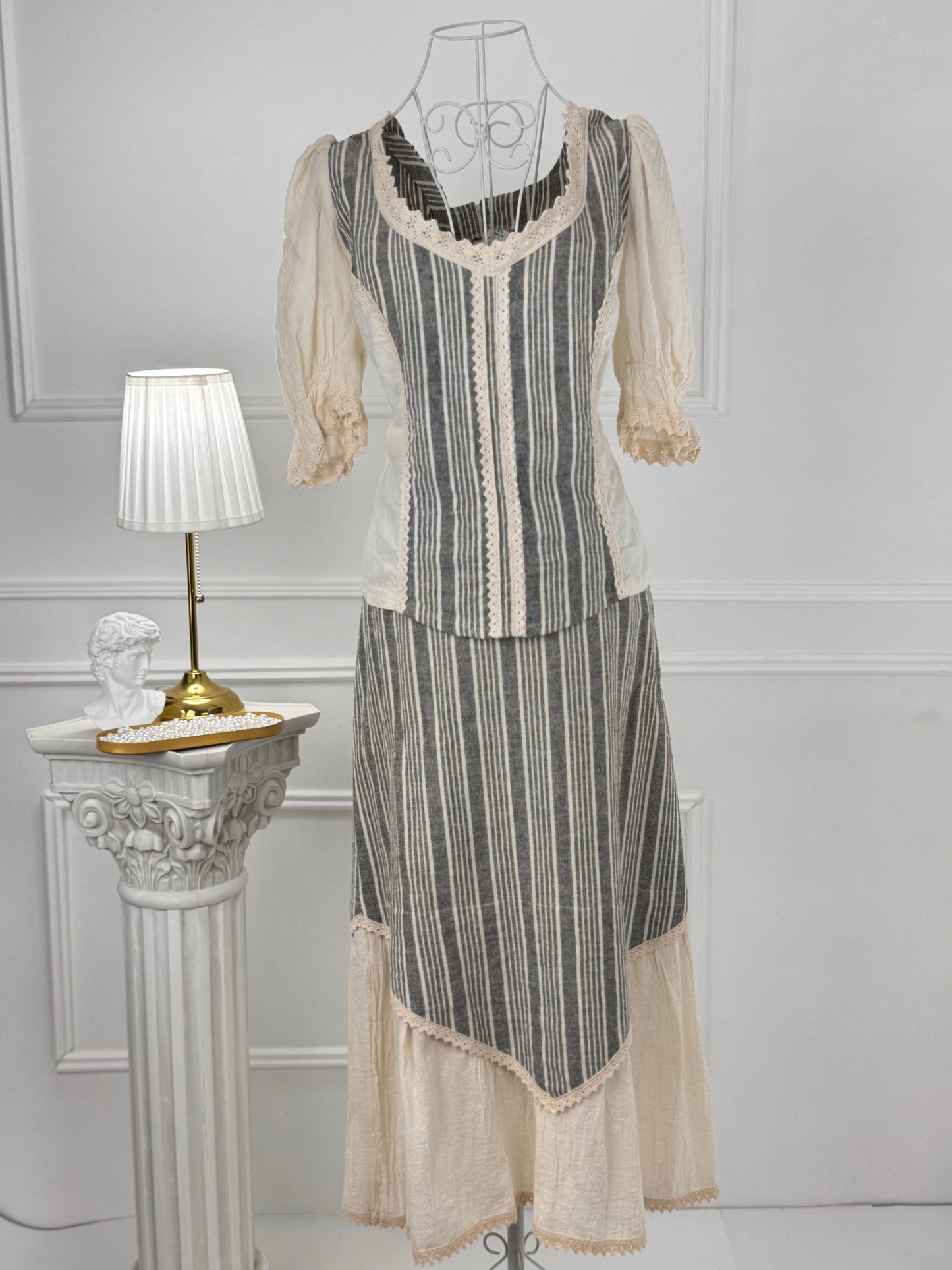 Costum cu fustă vintage
