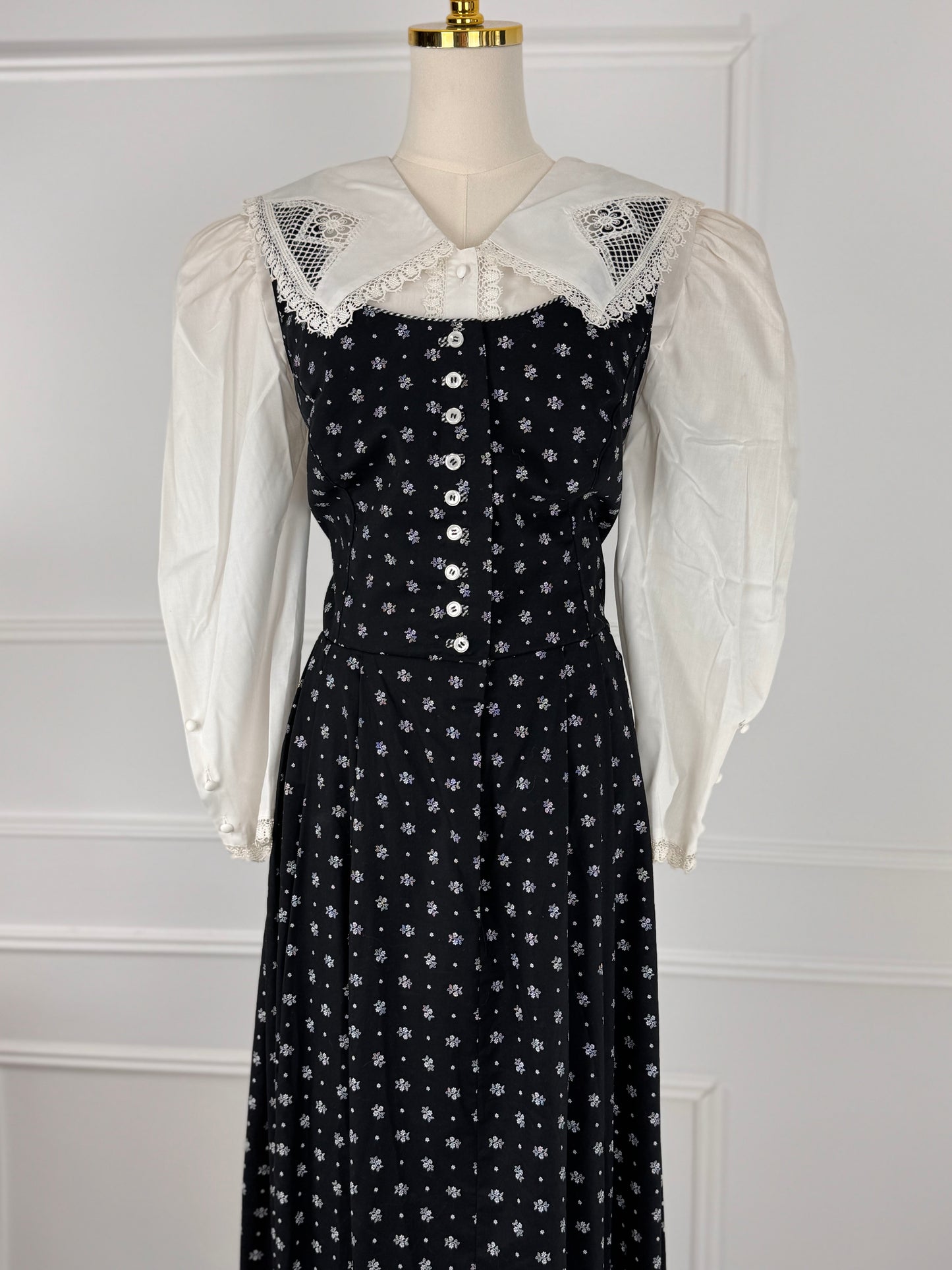 Rochie Dirndl cu nasturi