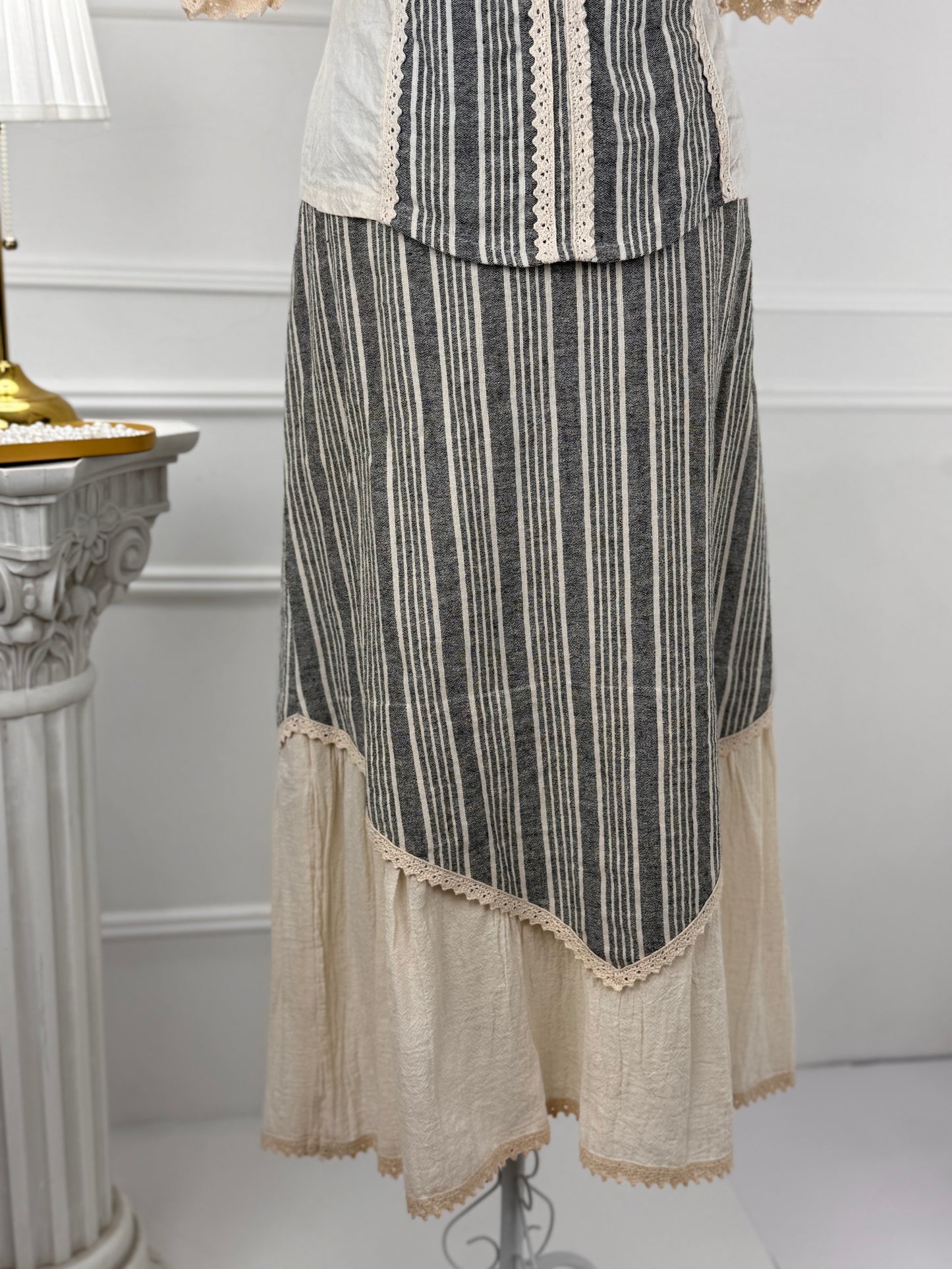 Costum cu fustă vintage