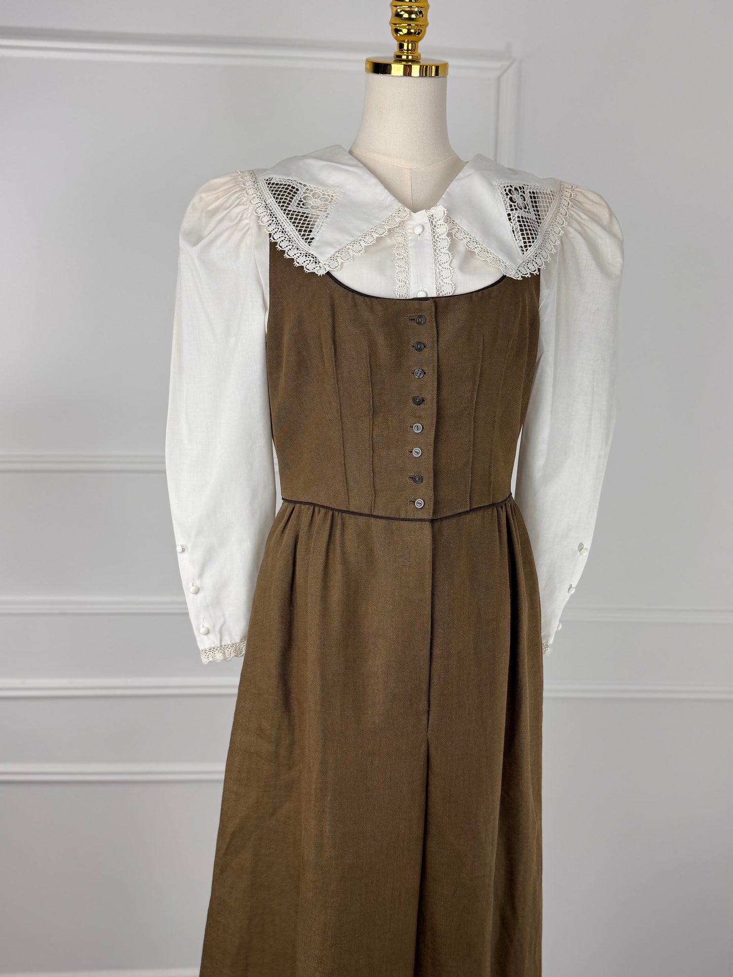 Rochie cu nasturi din in