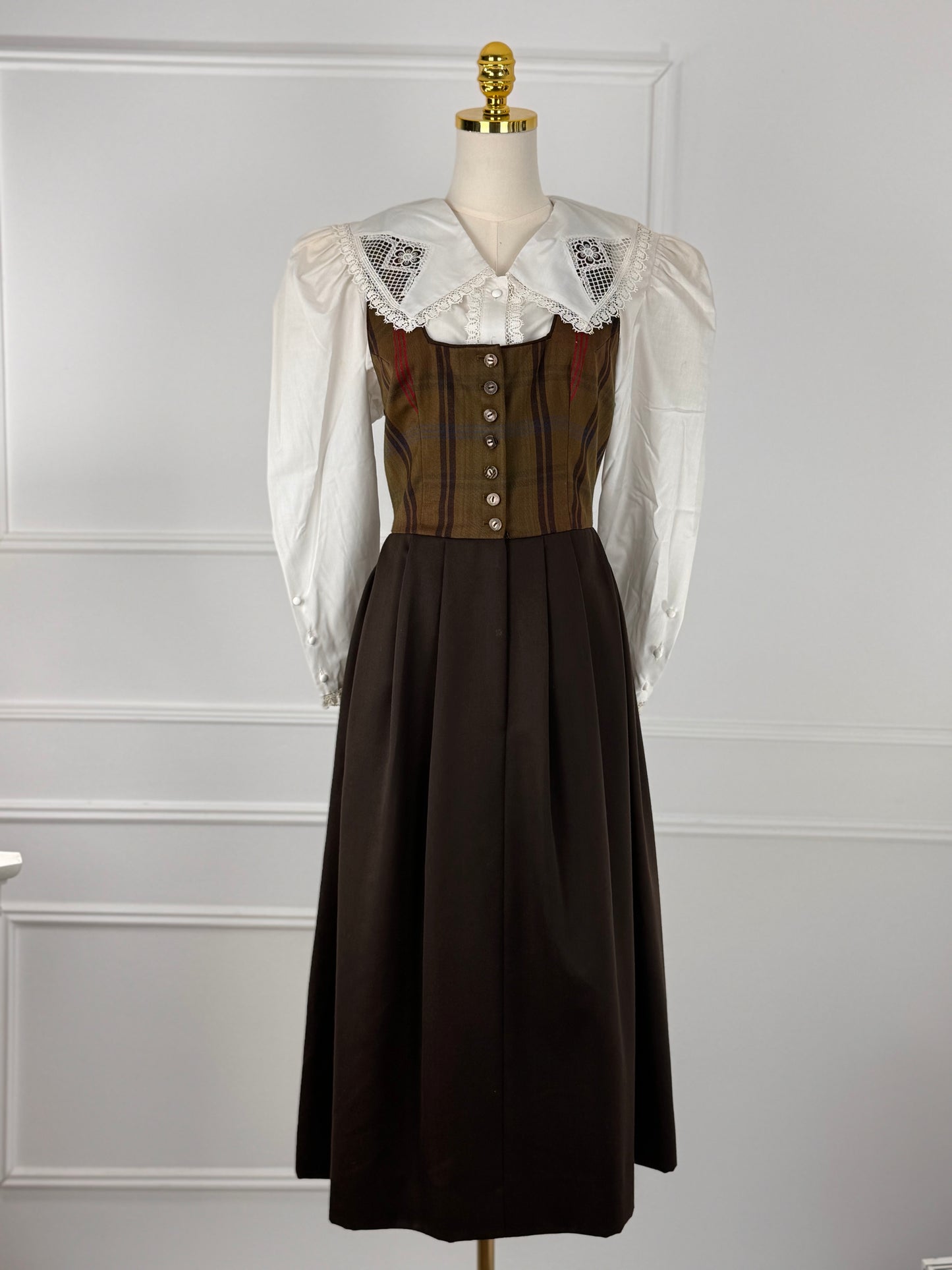 Rochie vintage cu nasturi