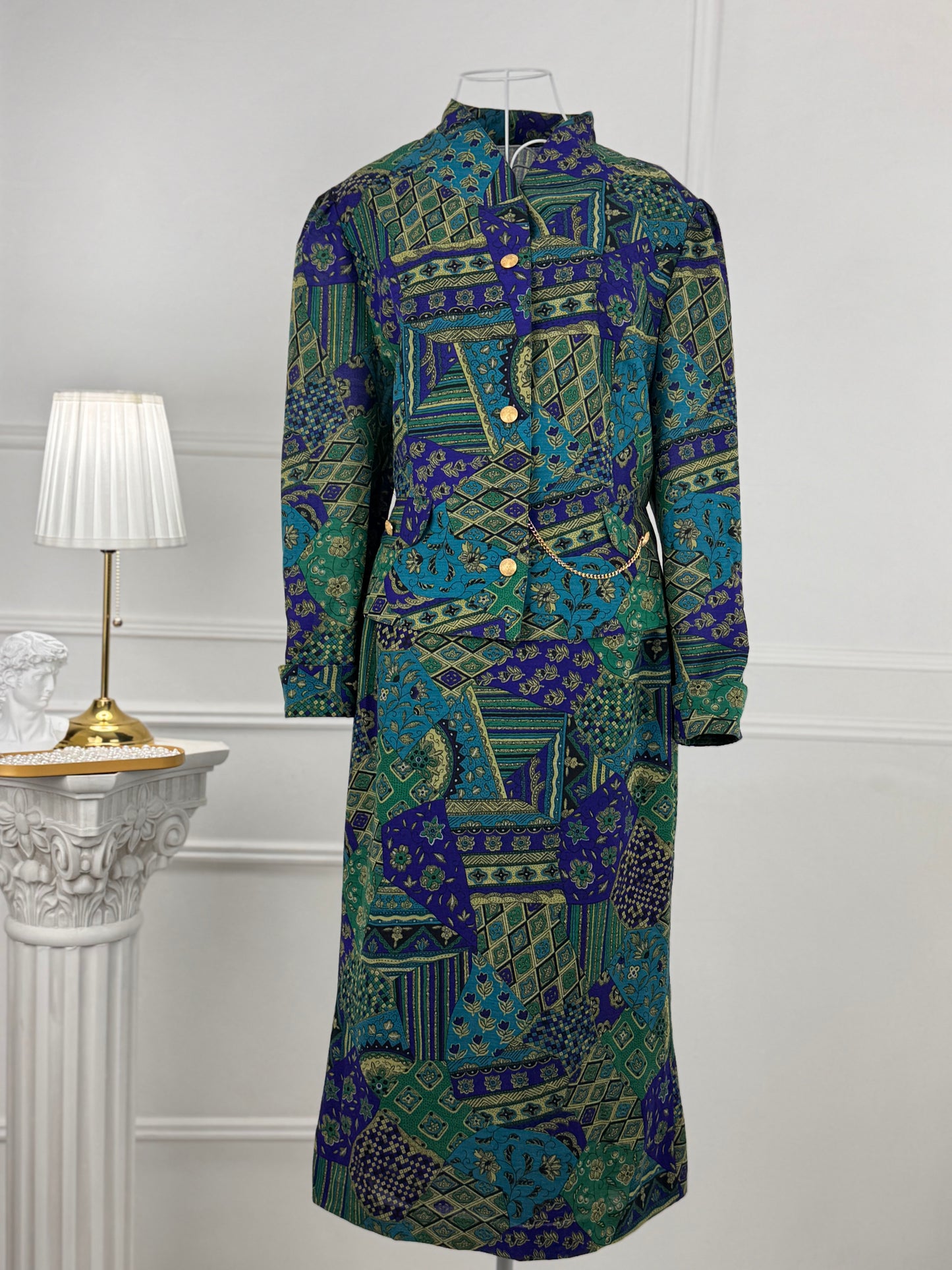 Costum vintage cu fustă