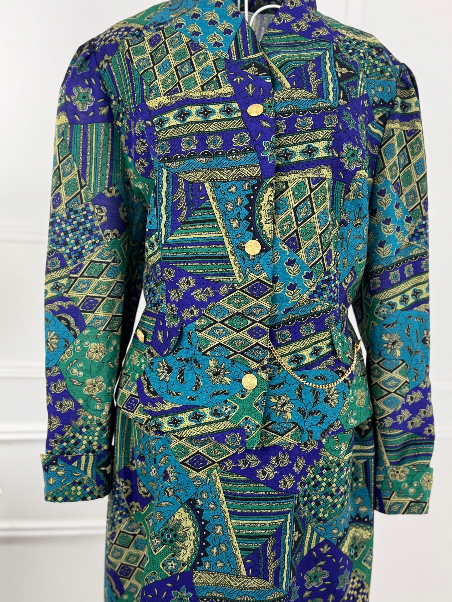 Costum vintage cu fustă