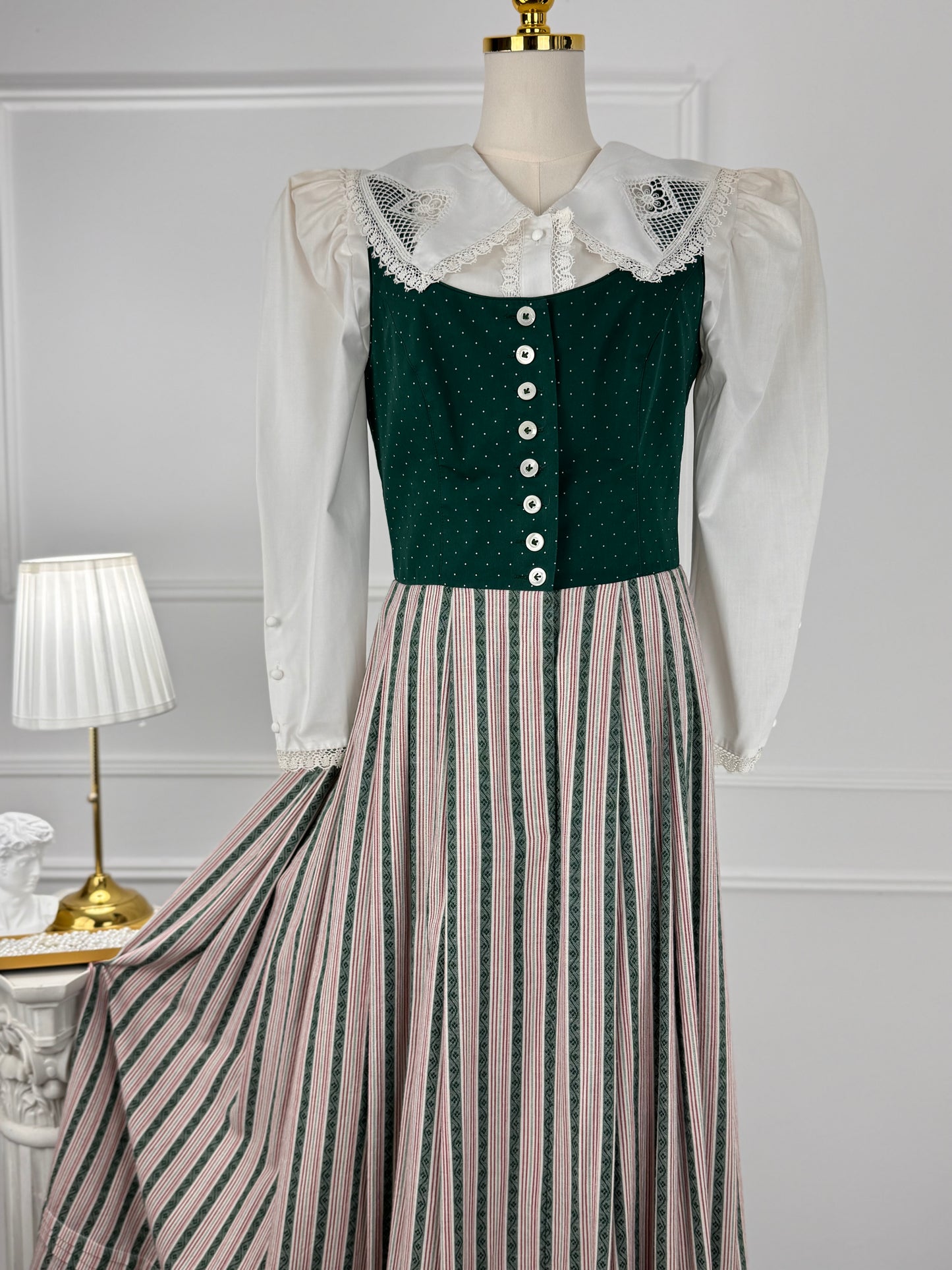 Rochie vintage cu nasturi