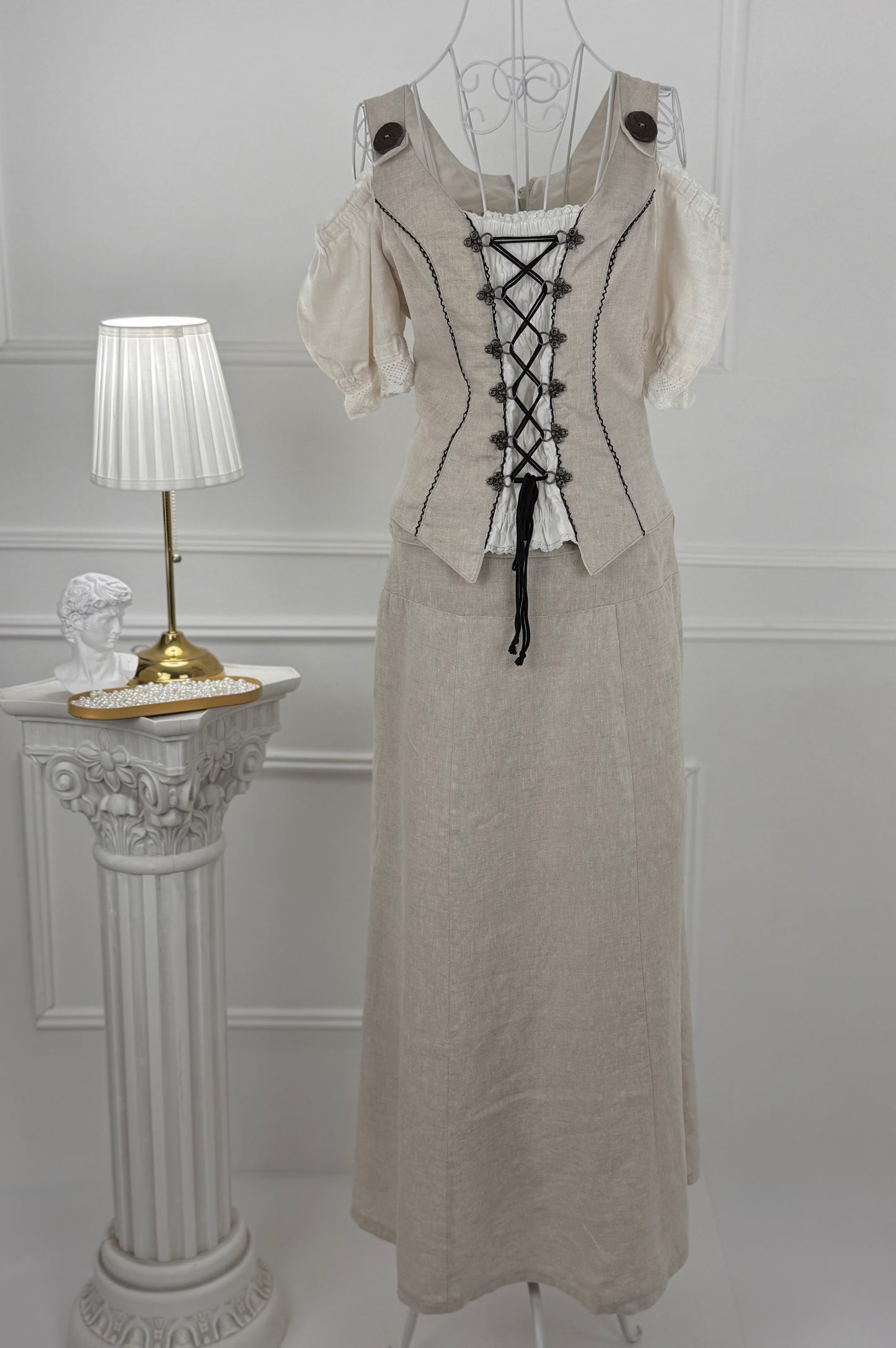 Costum vintage cu fustă