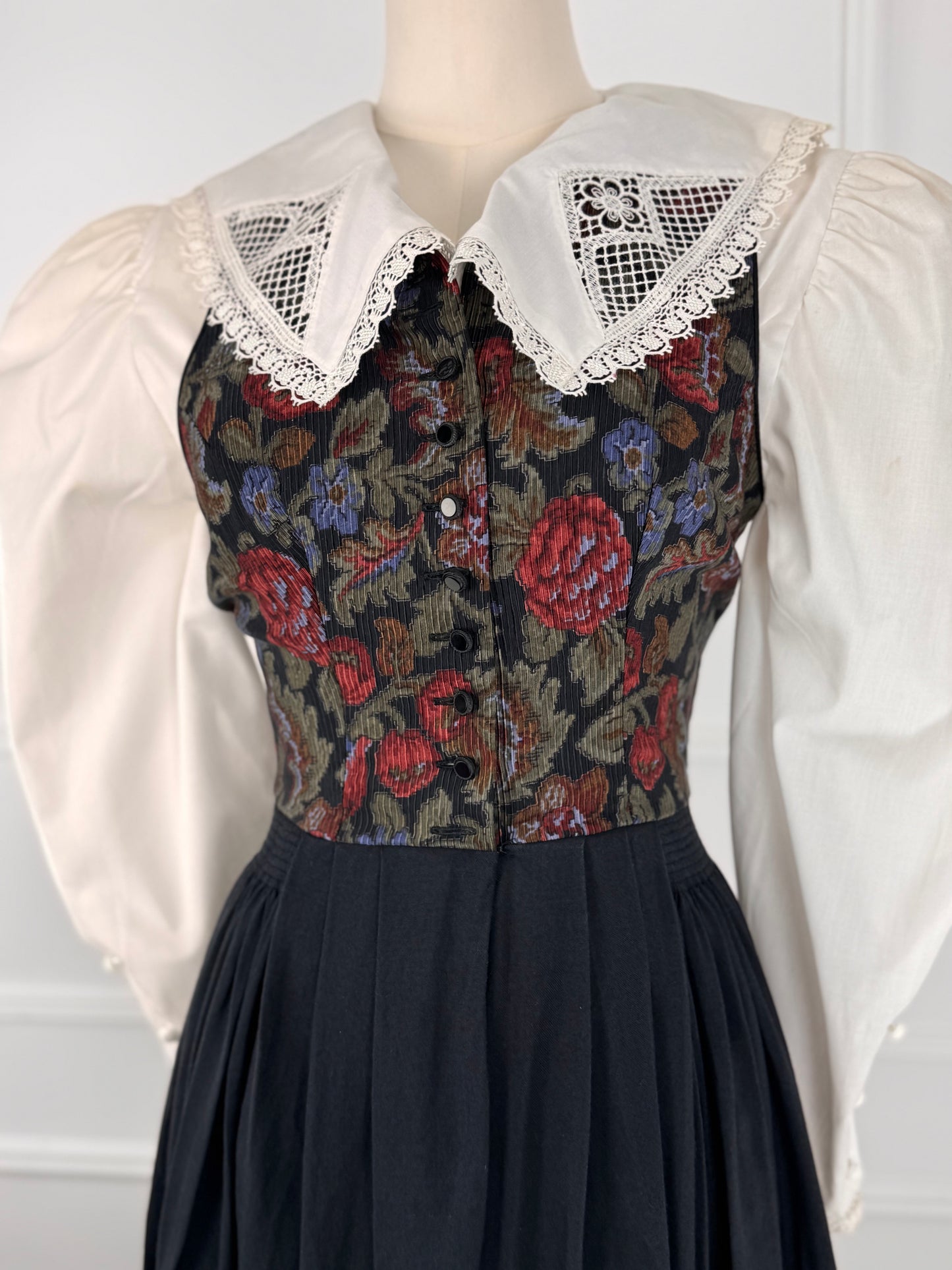 Rochie vintage cu nasturi