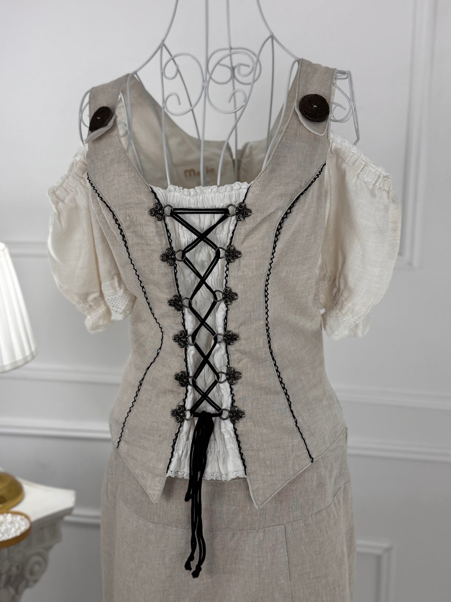 Costum vintage cu fustă