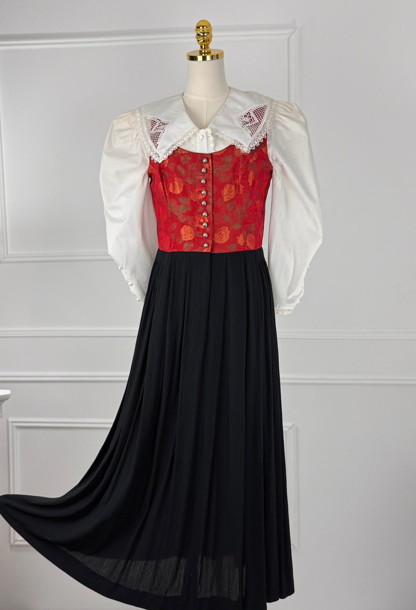 Rochie cu nasturi