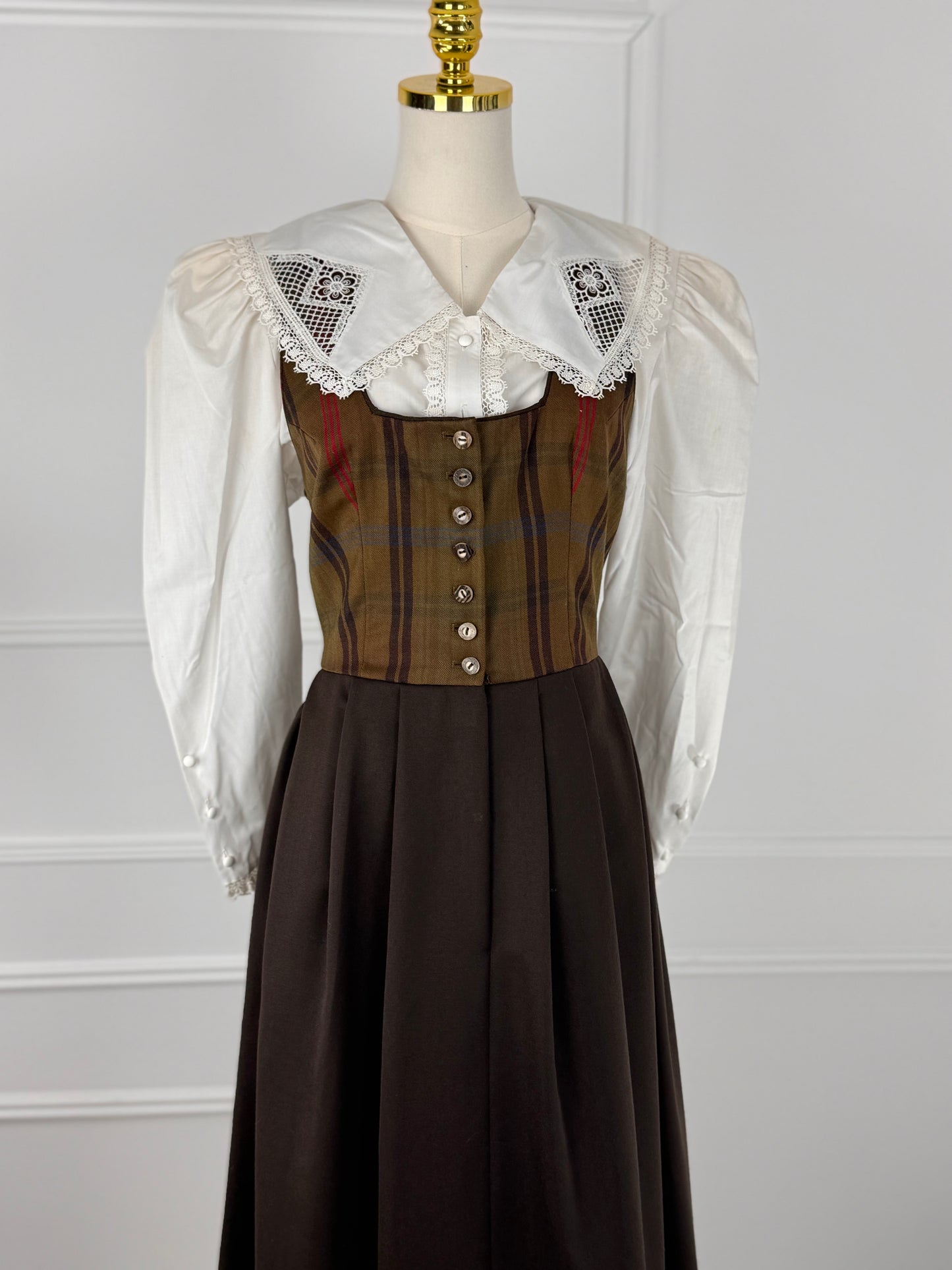 Rochie vintage cu nasturi