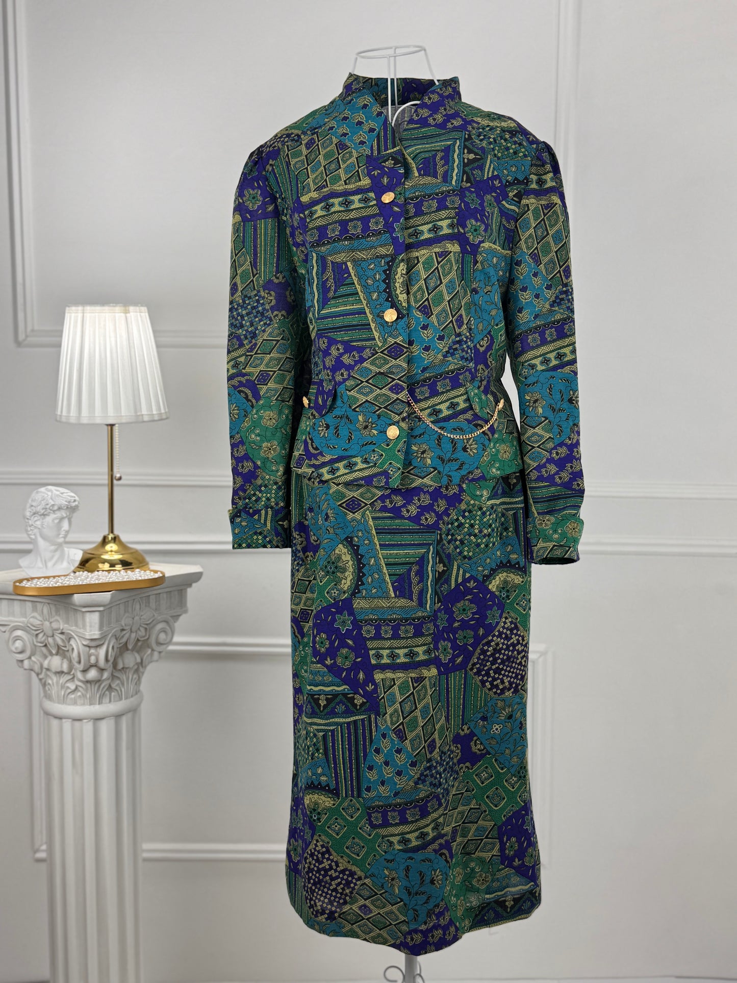 Costum vintage cu fustă