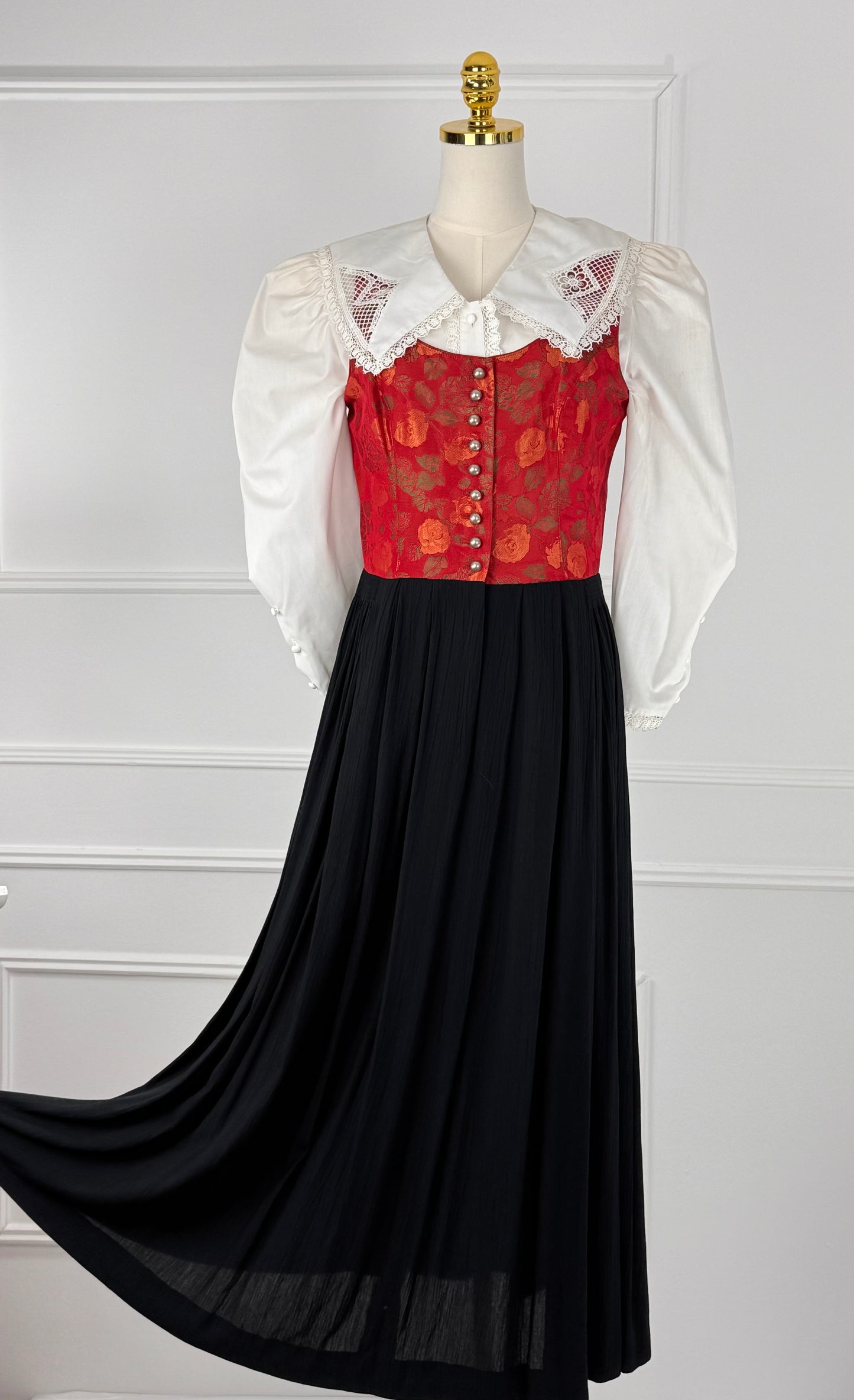 Rochie cu nasturi