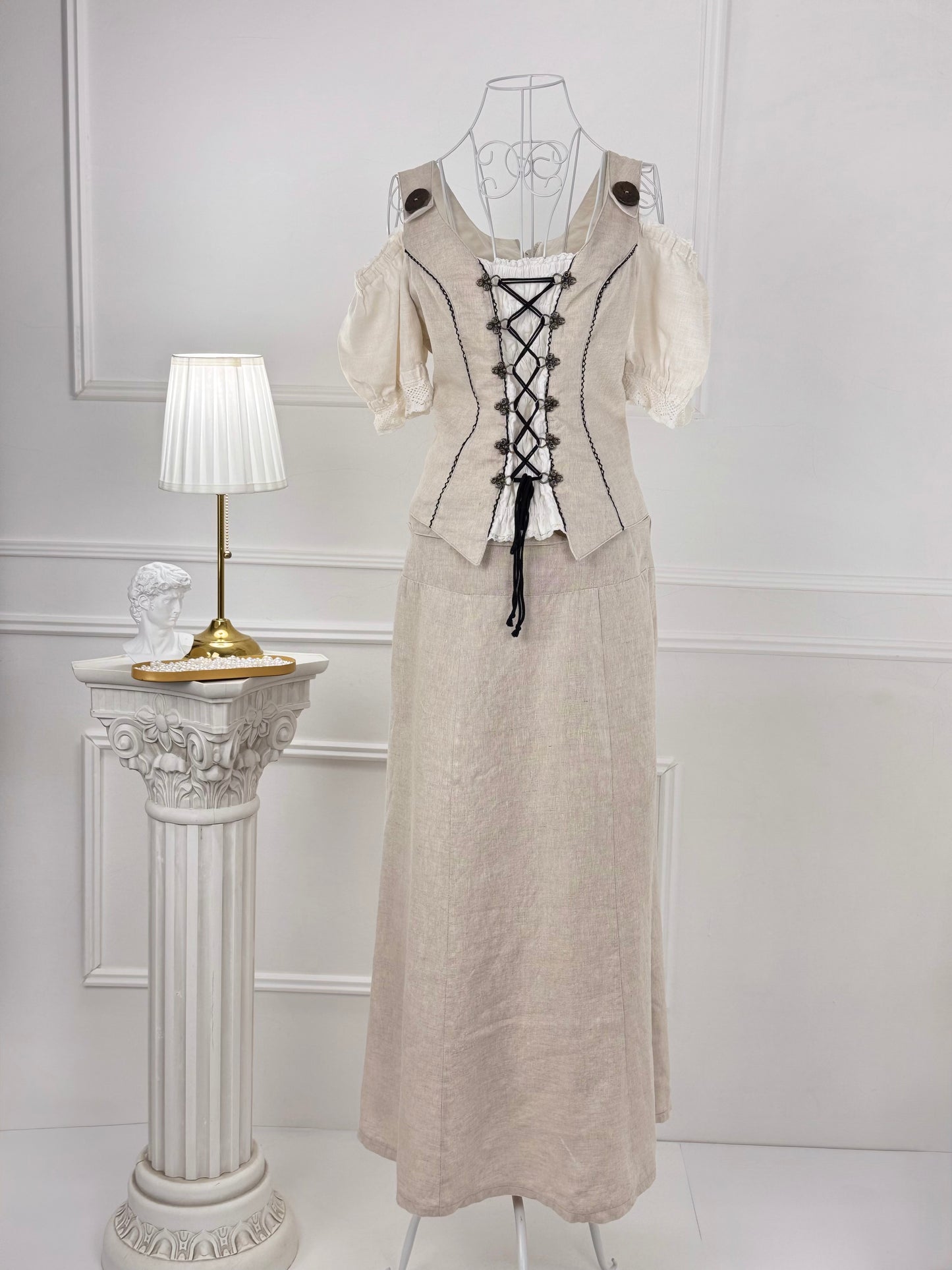 Costum vintage cu fustă