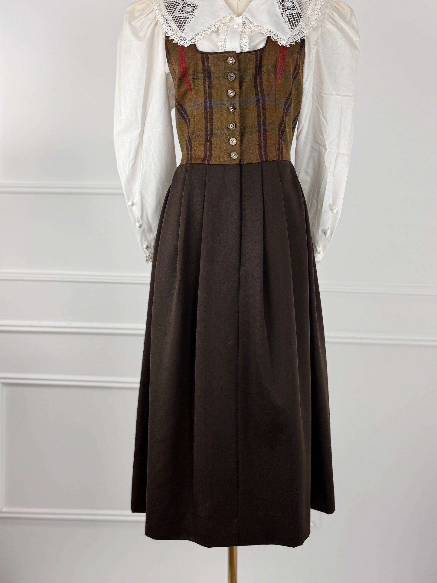 Rochie vintage cu nasturi