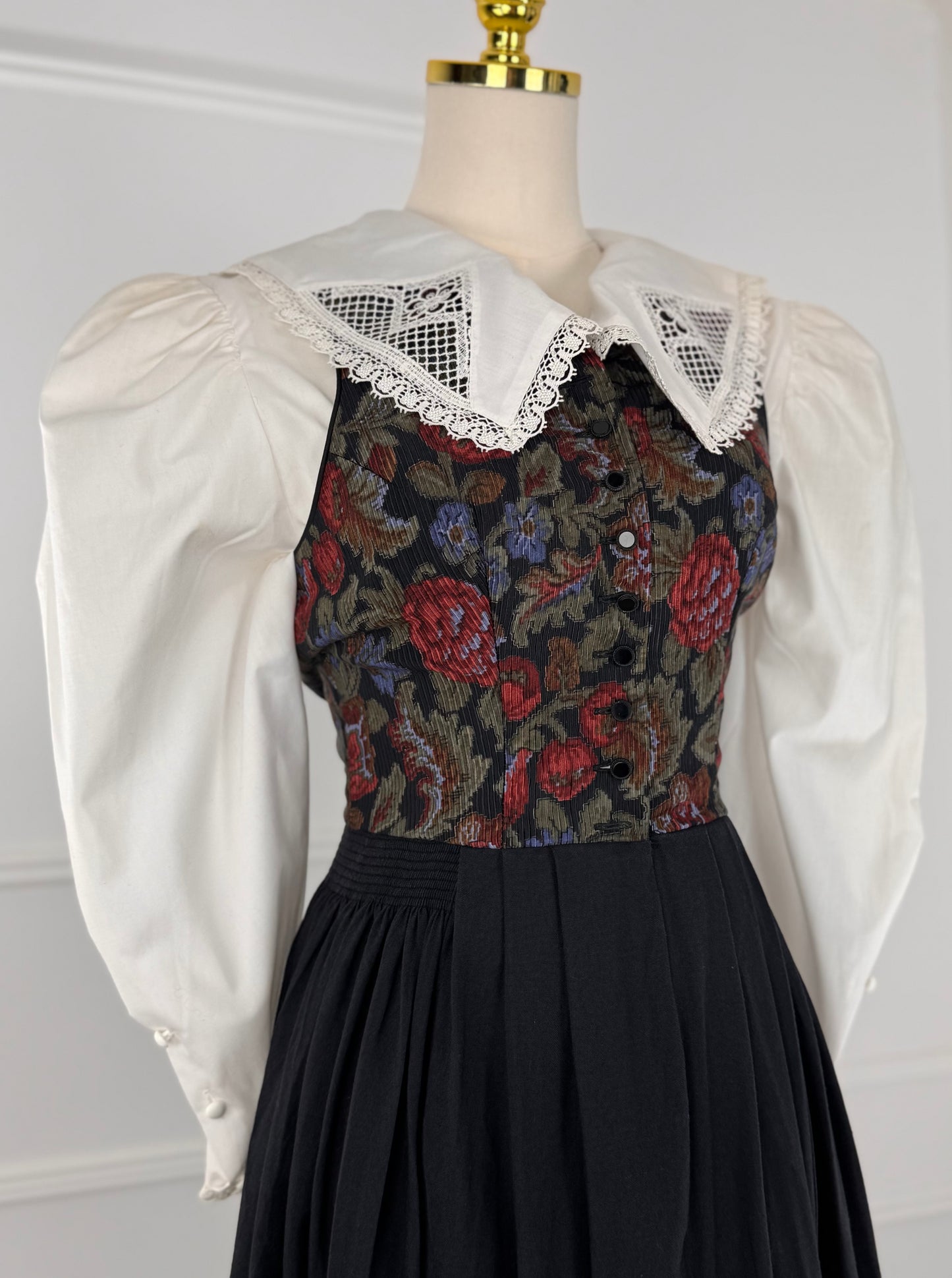 Rochie vintage cu nasturi