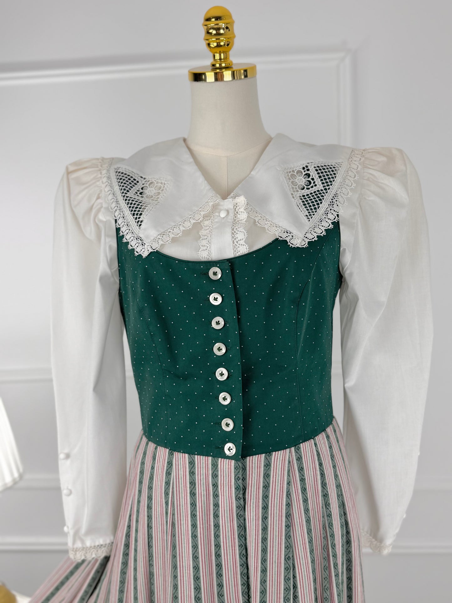 Rochie vintage cu nasturi