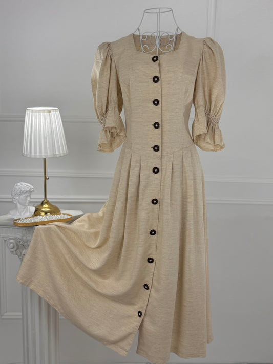 Rochie vintage cu nasturi prețioși