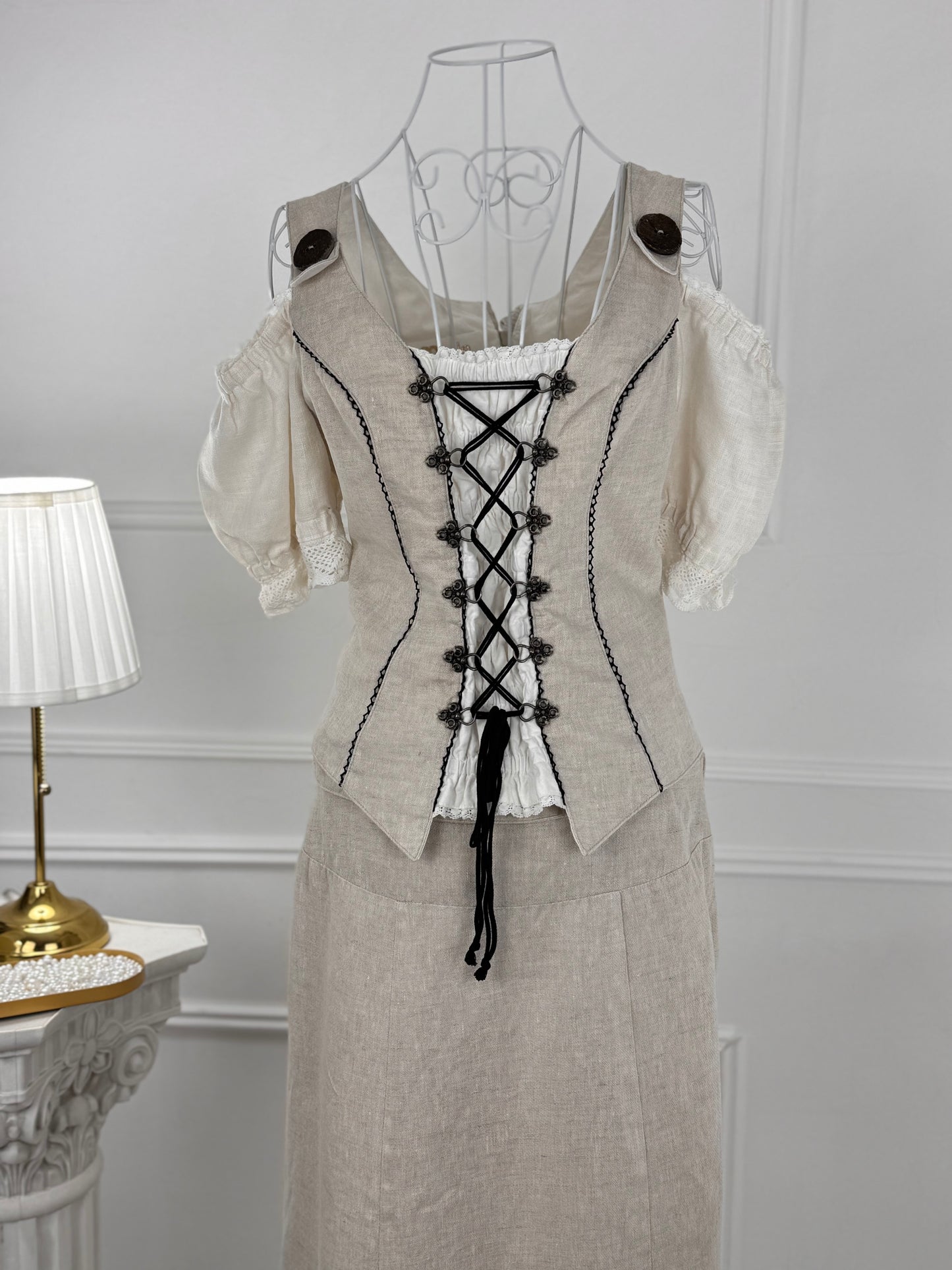 Costum vintage cu fustă