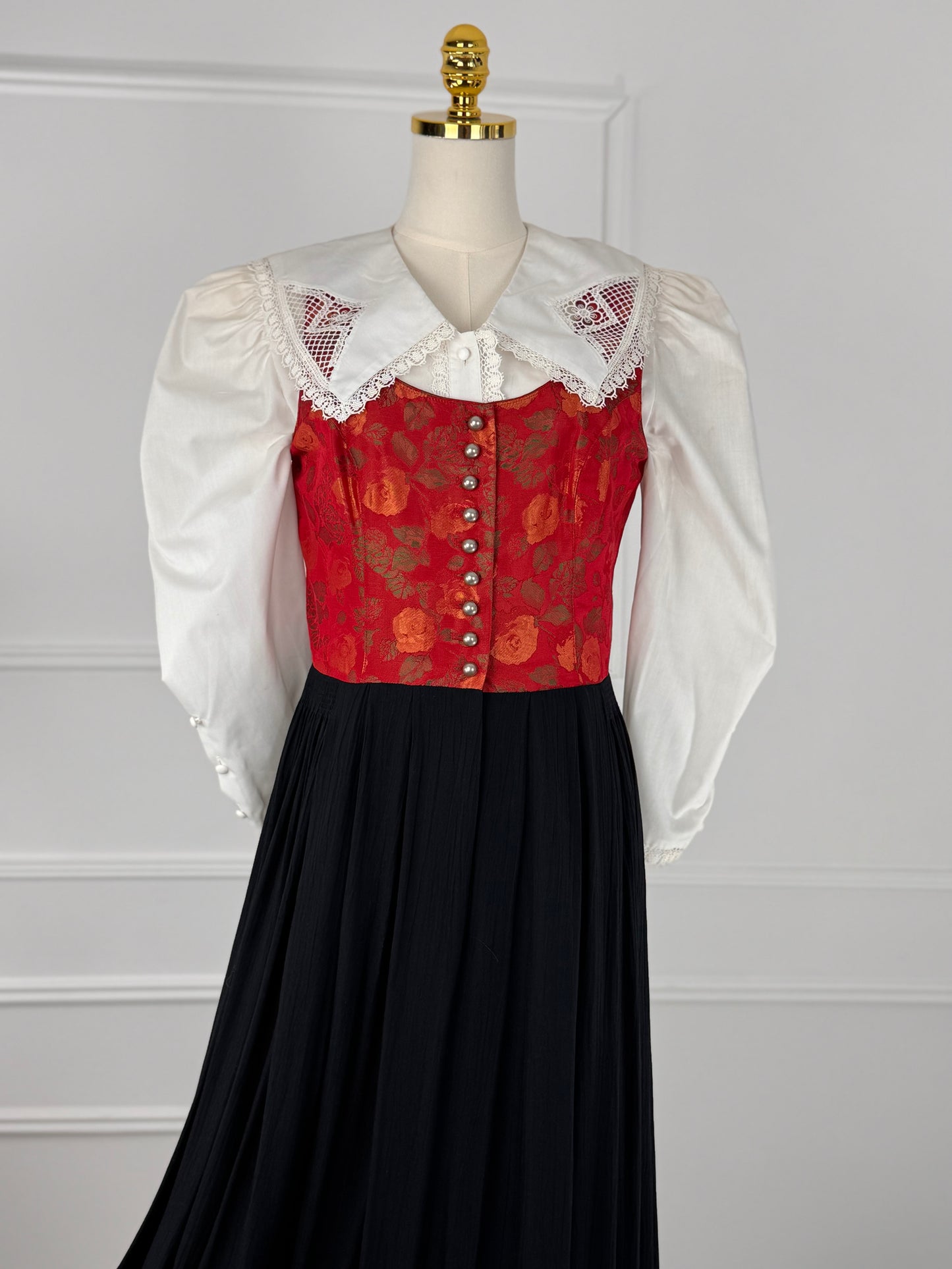 Rochie cu nasturi