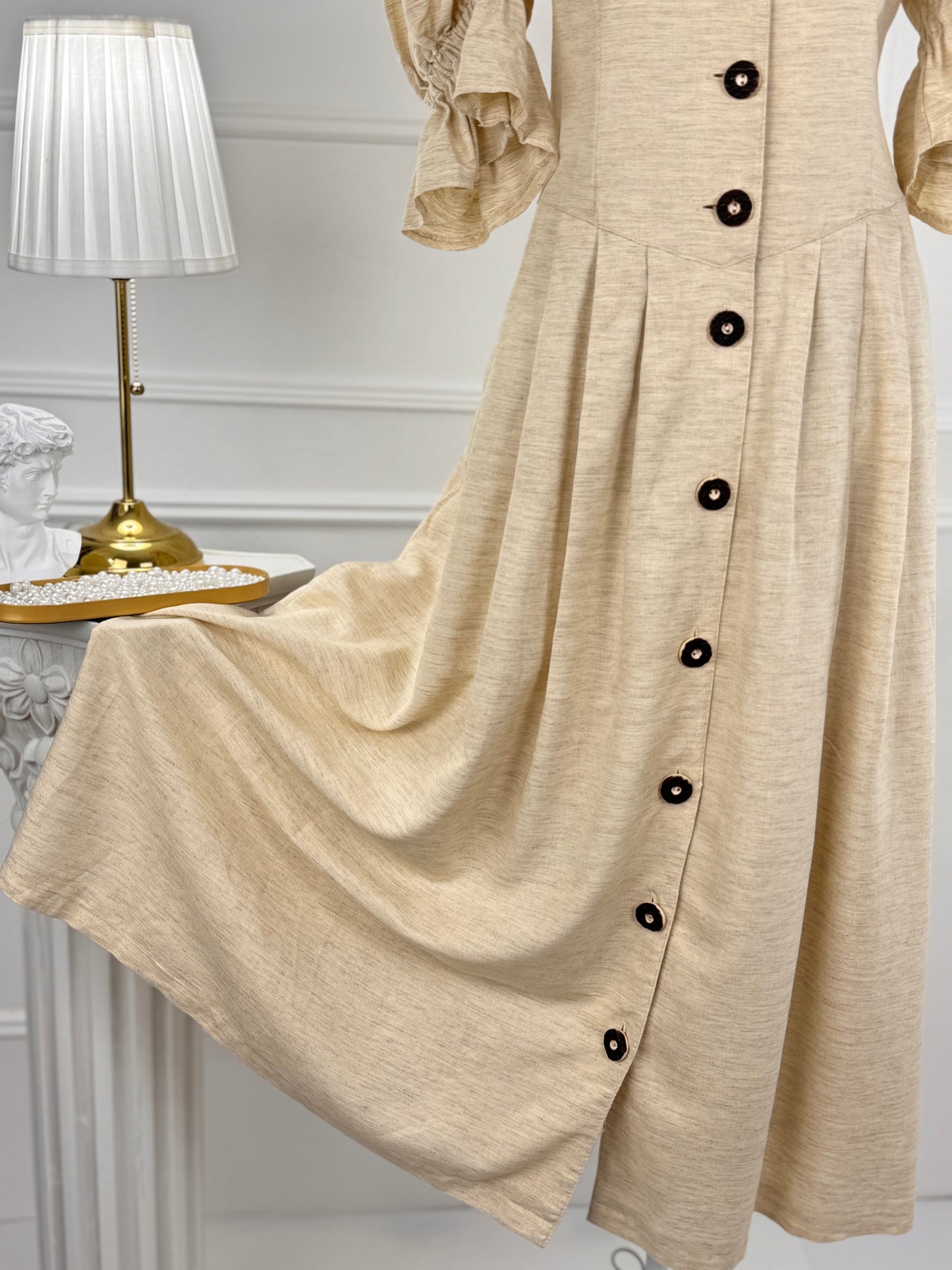 Rochie vintage cu nasturi prețioși