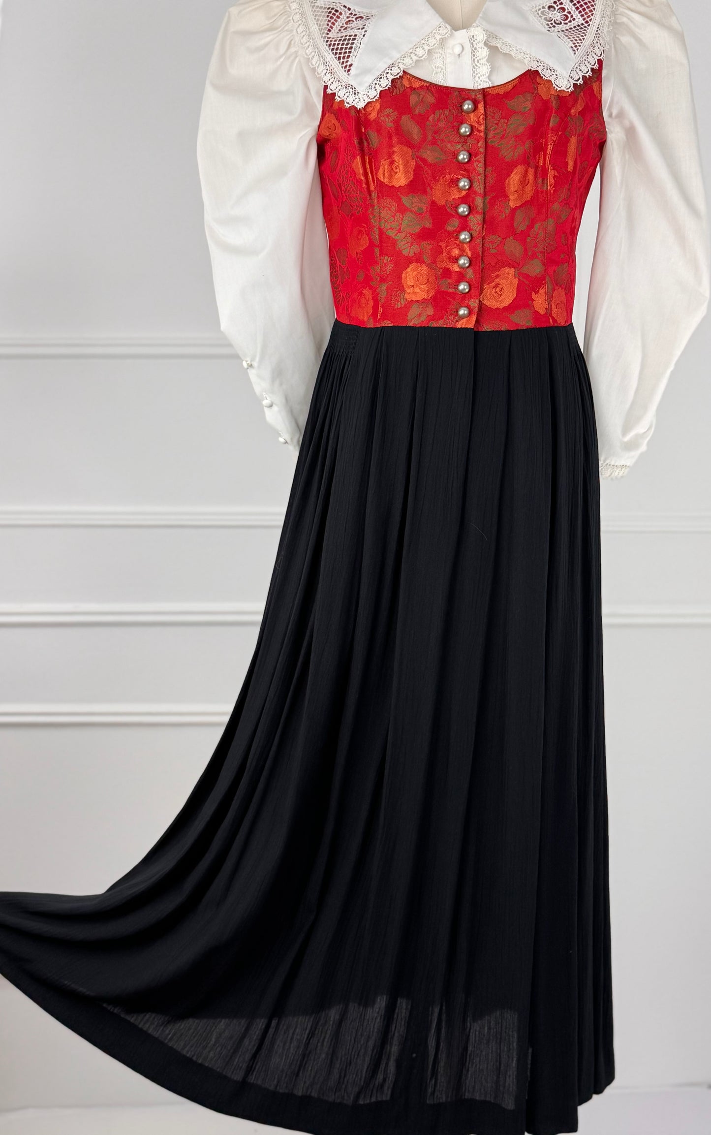 Rochie cu nasturi