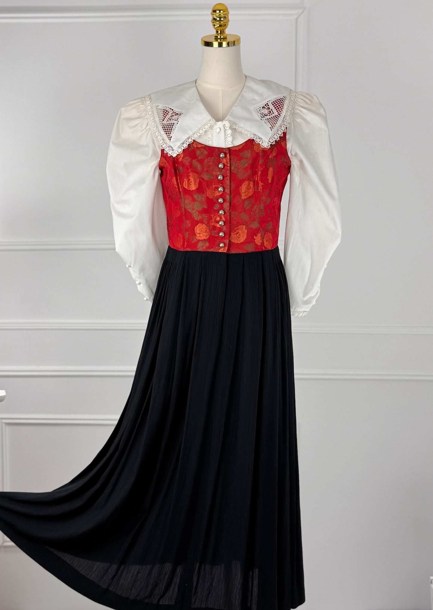 Rochie cu nasturi